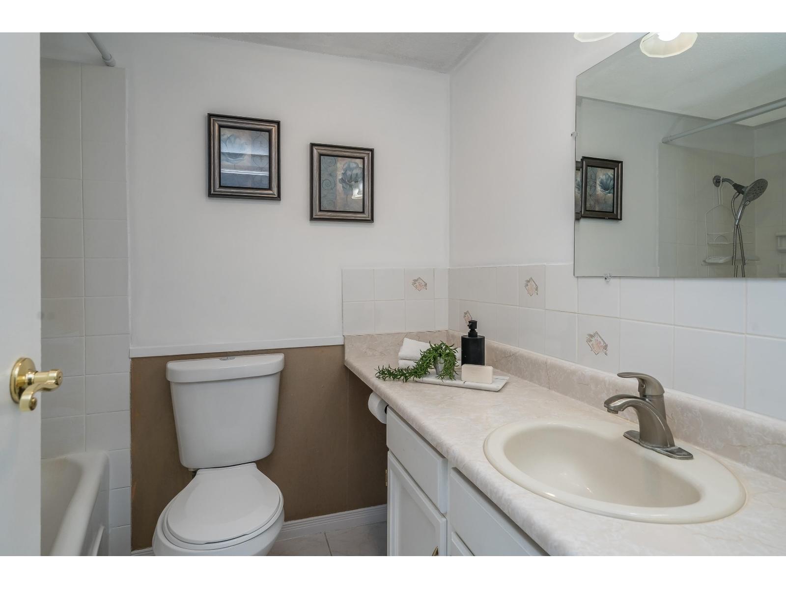 102 1368 Foster Street Property Photo 17