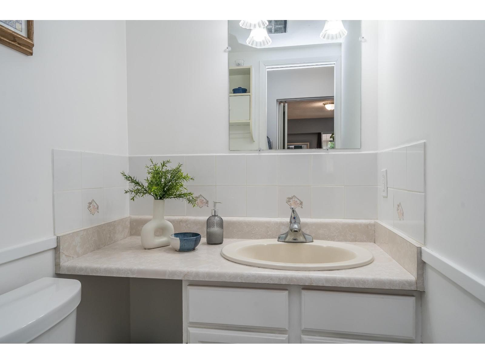 102 1368 Foster Street Property Photo 20