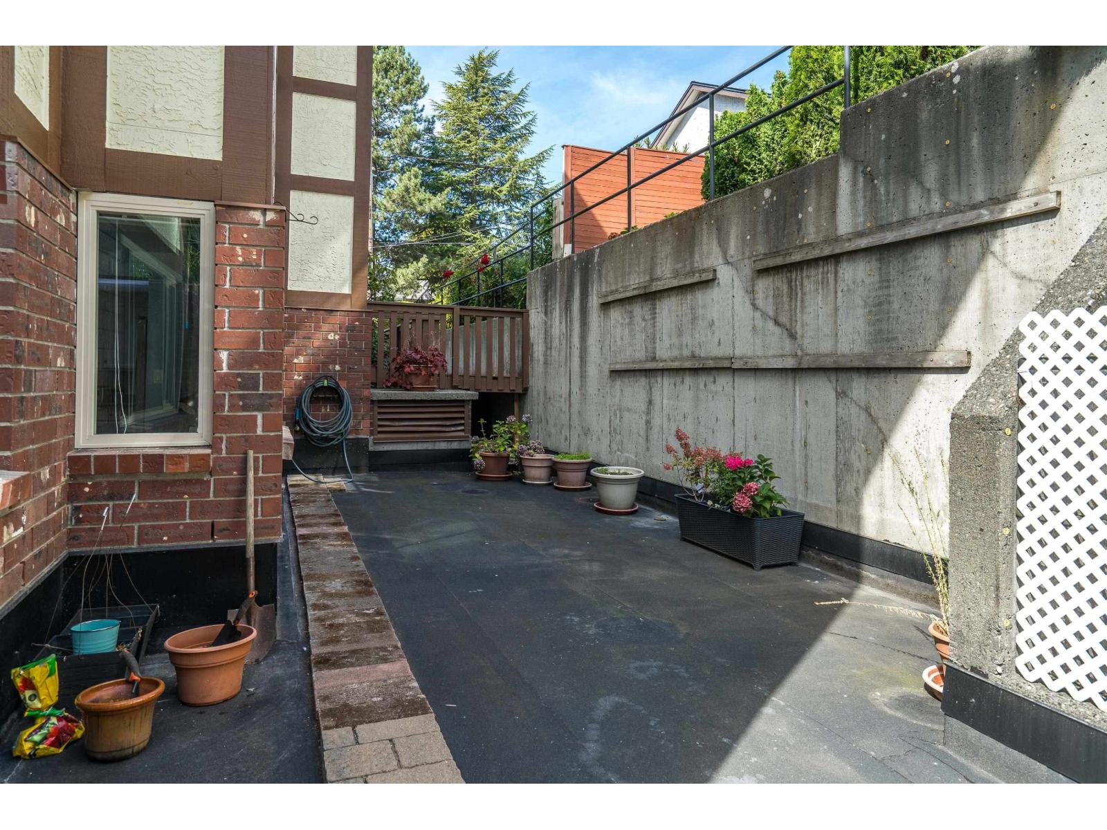 102 1368 Foster Street Property Photo 28