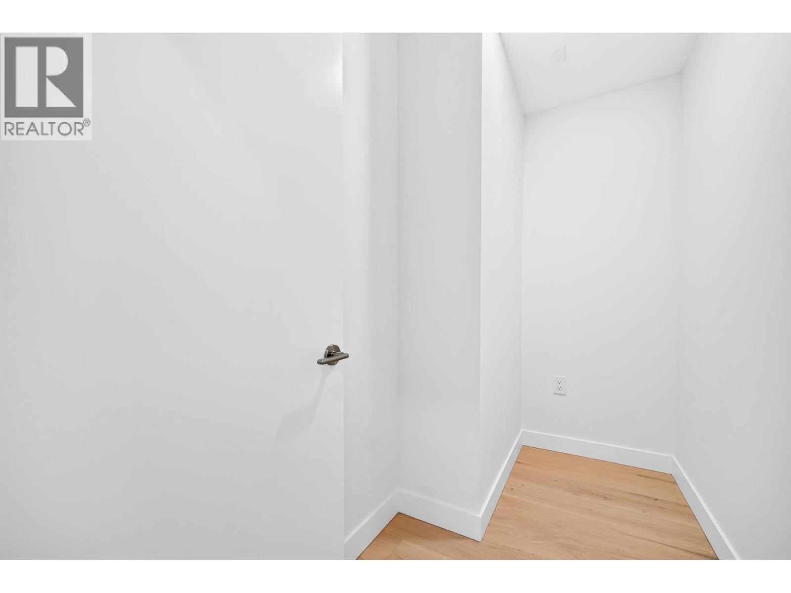 116 5212 Cambie Street Property Photo 3