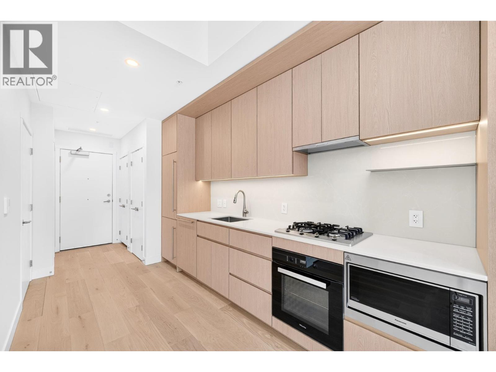 116 5212 Cambie Street Property Photo 9