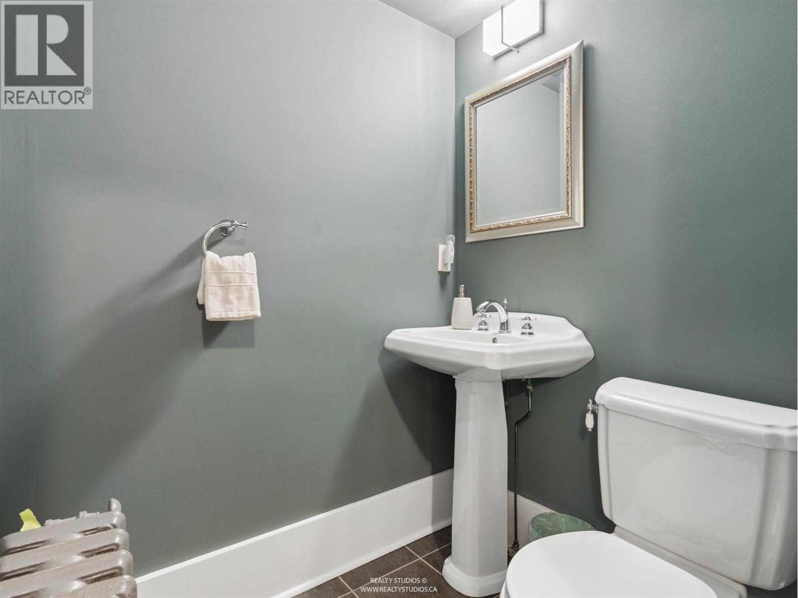 559 W 18th Avenue Property Photo 13
