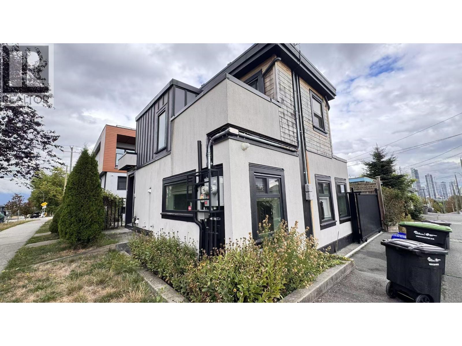 Laneway House 3202 E 5th Avenue Property Photo 1
