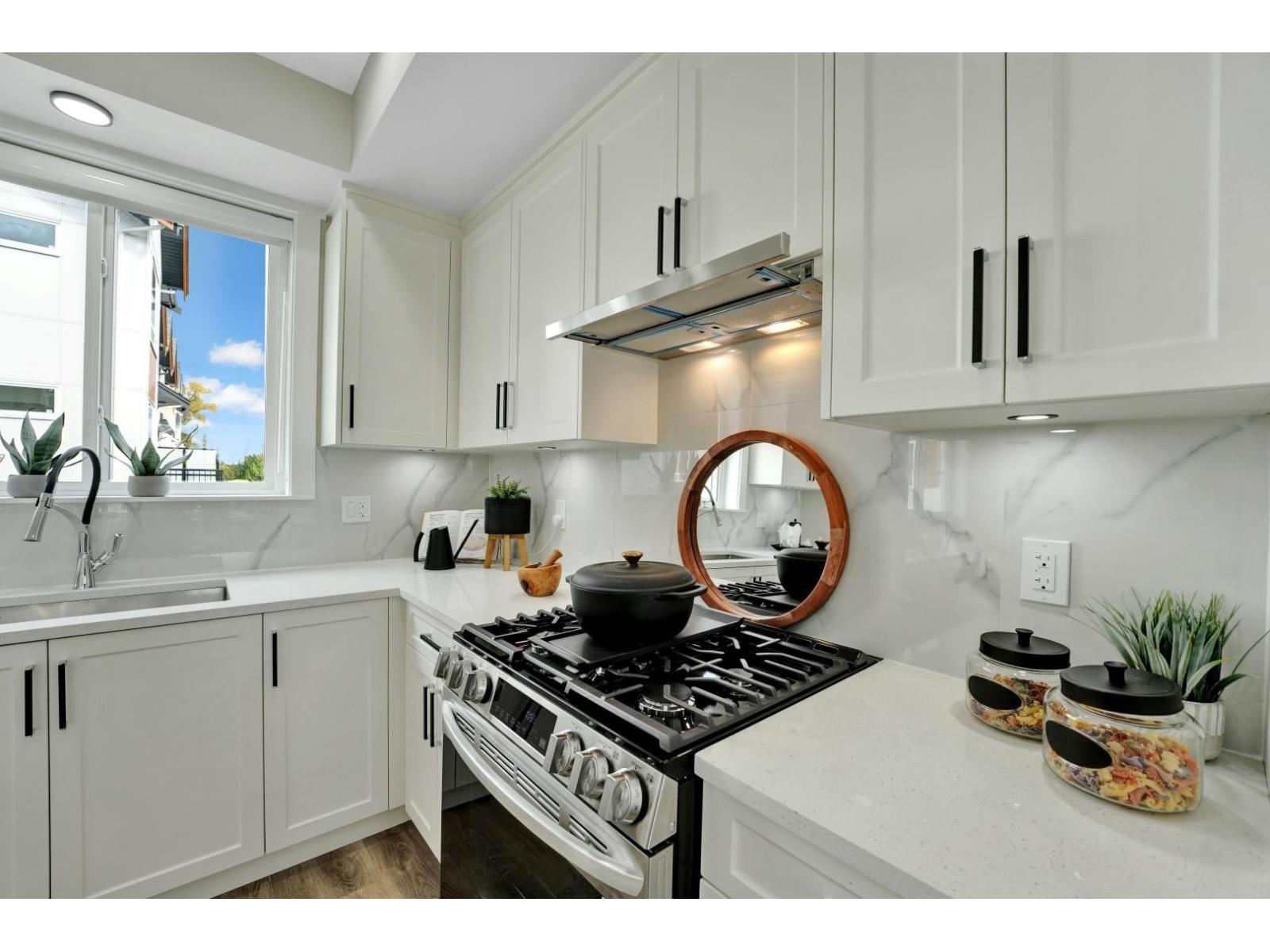 9 17155 79a Avenue Property Photo 24