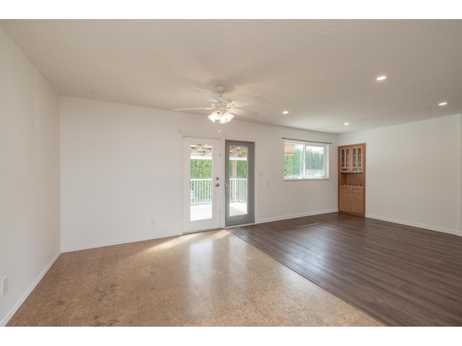 4458 Benz Crescent Property Photo 15