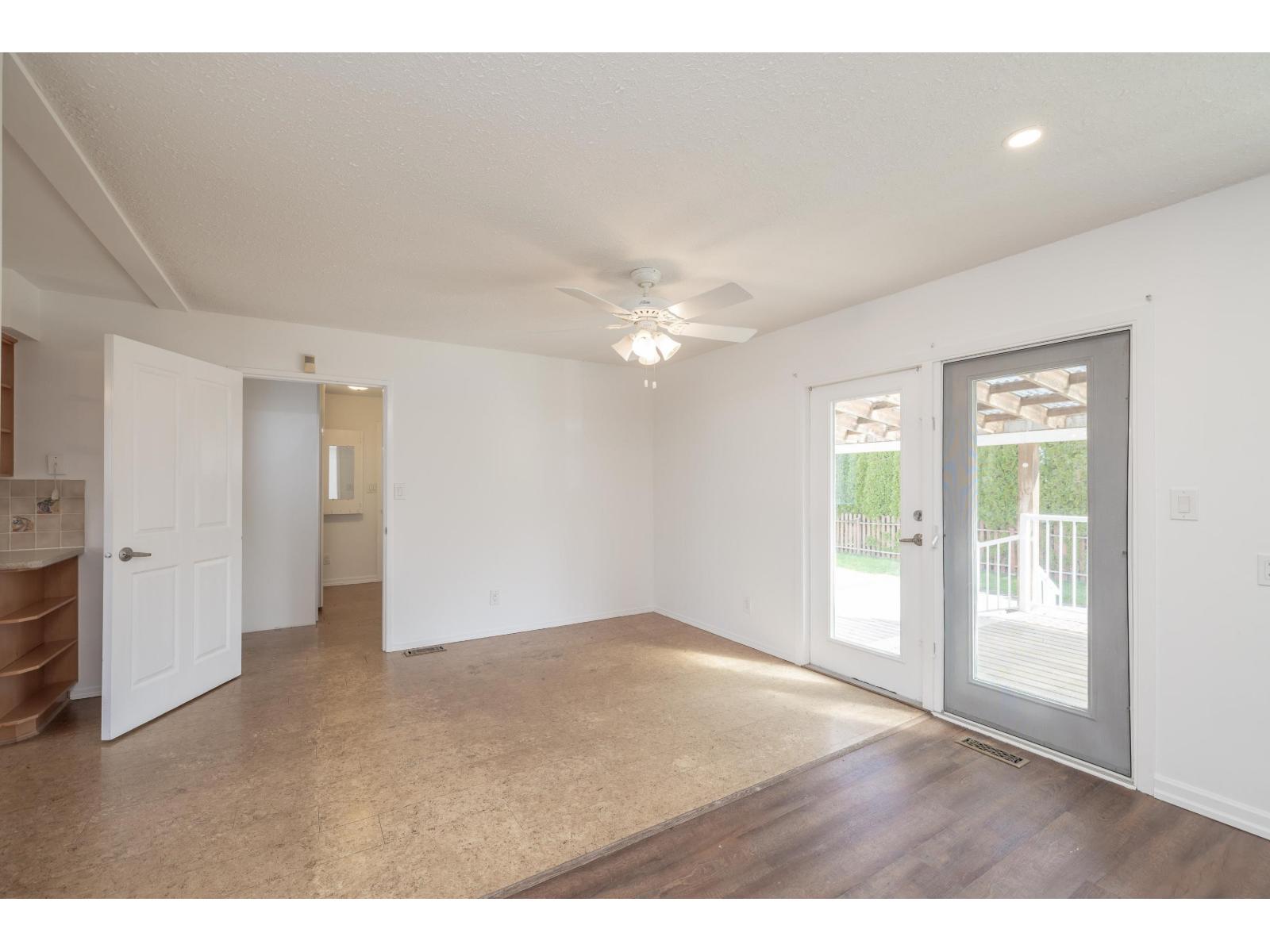 4458 Benz Crescent Property Photo 16