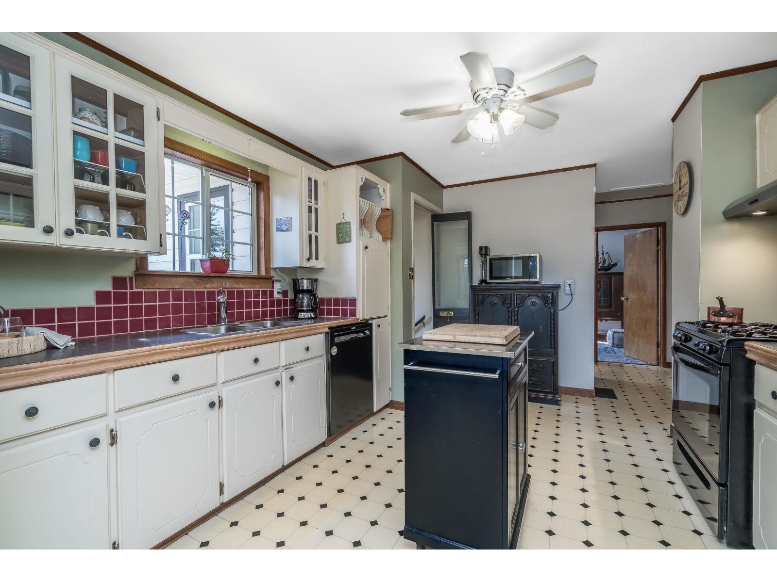 8992 Royal Street Property Photo 8