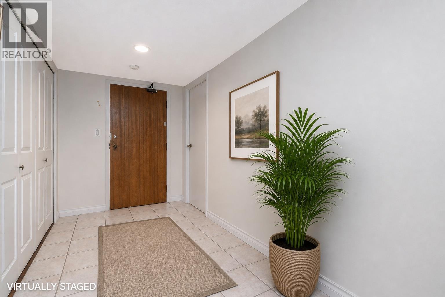 508 1350 View Crescent Property Photo 5