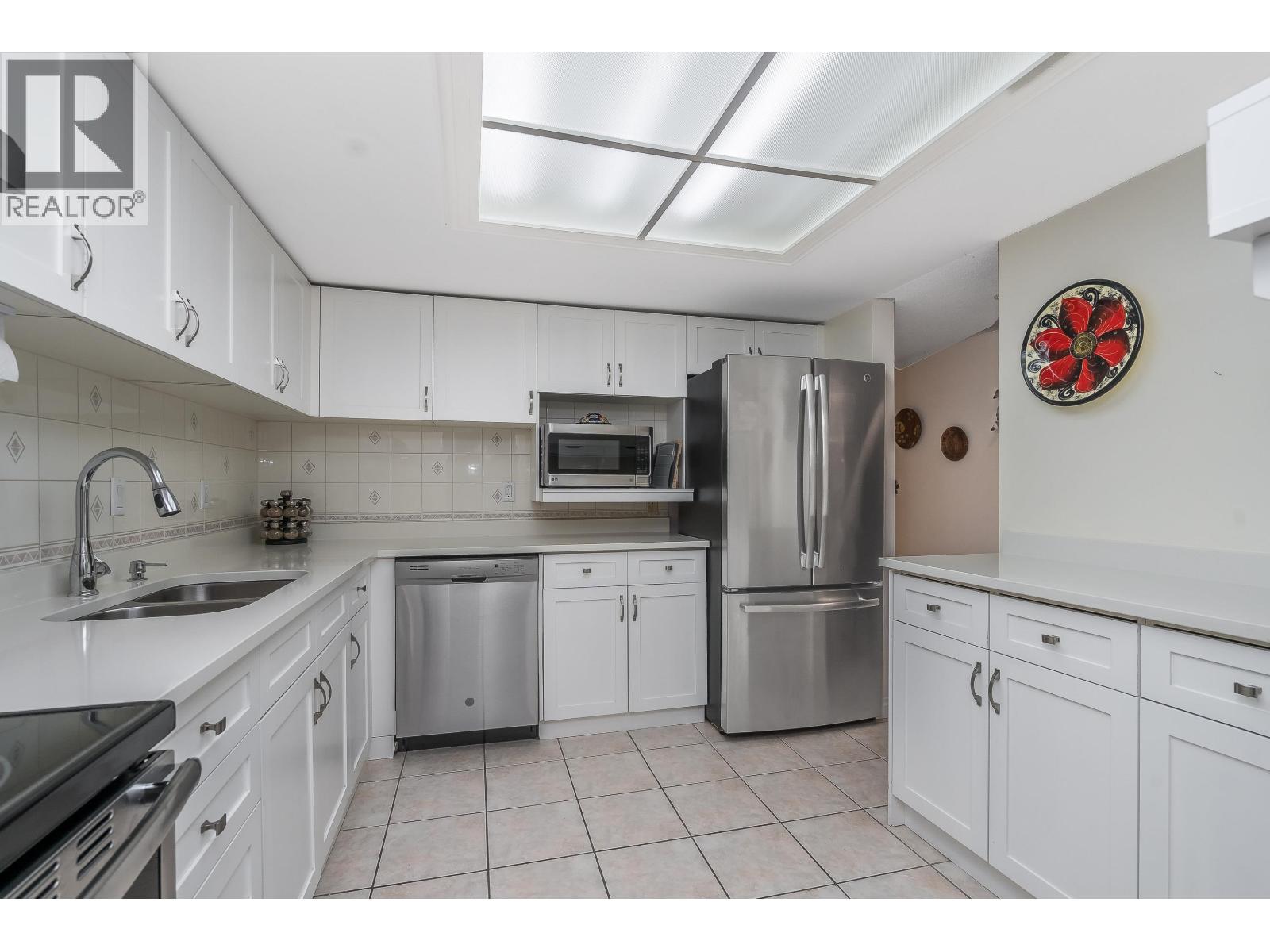 508 1350 View Crescent Property Photo 11