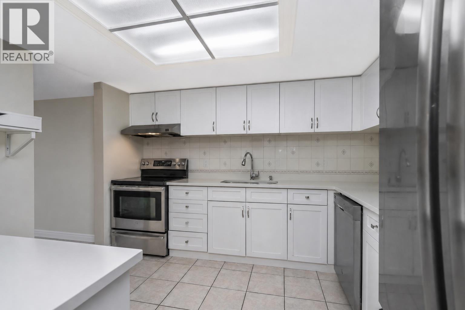508 1350 View Crescent Property Photo 13