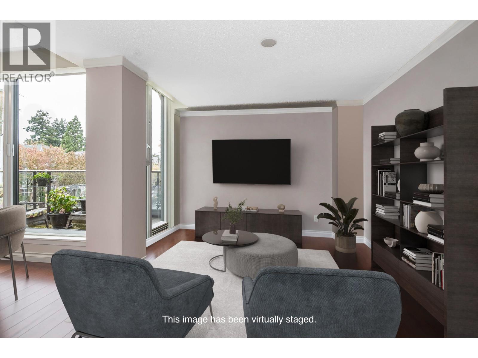 508 1350 View Crescent Property Photo 15