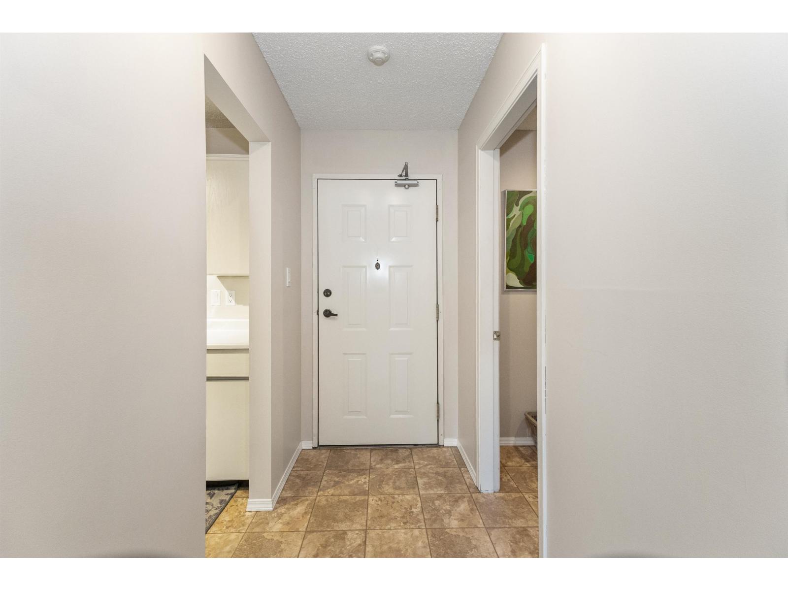 102 32910 Amicus Place Property Photo 4