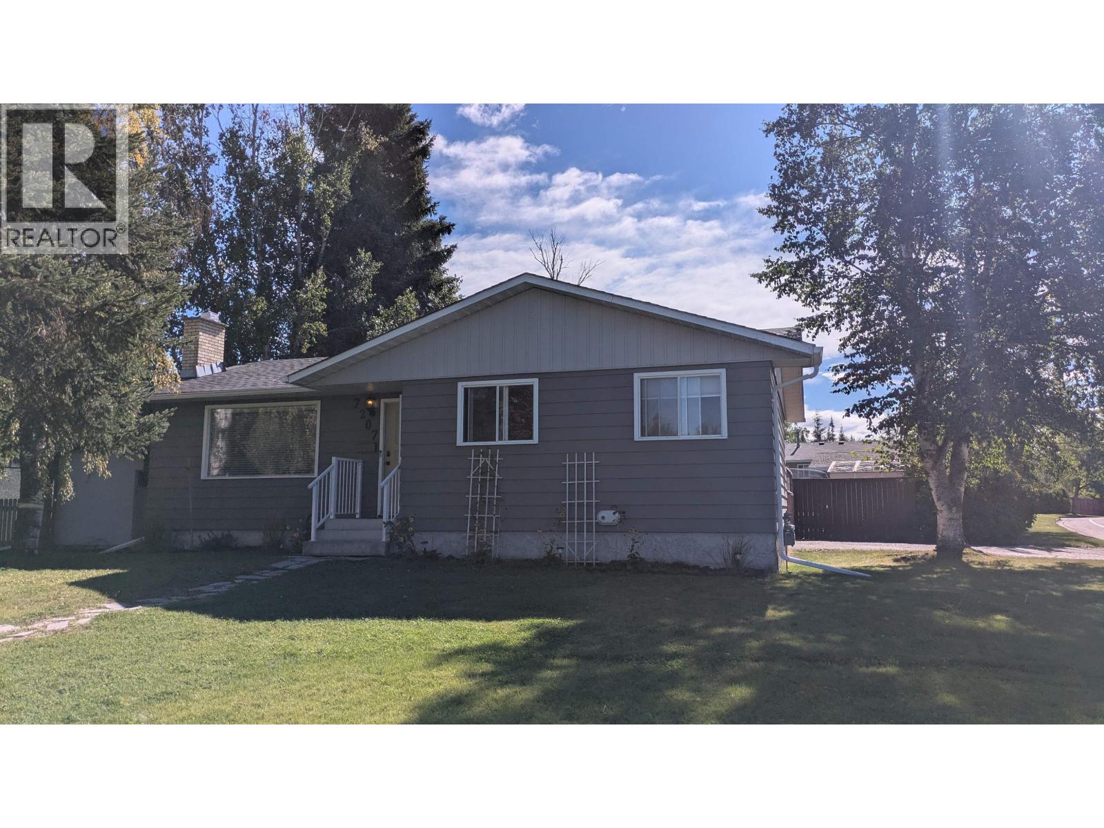 7207 Imperial Crescent Property Photo 2