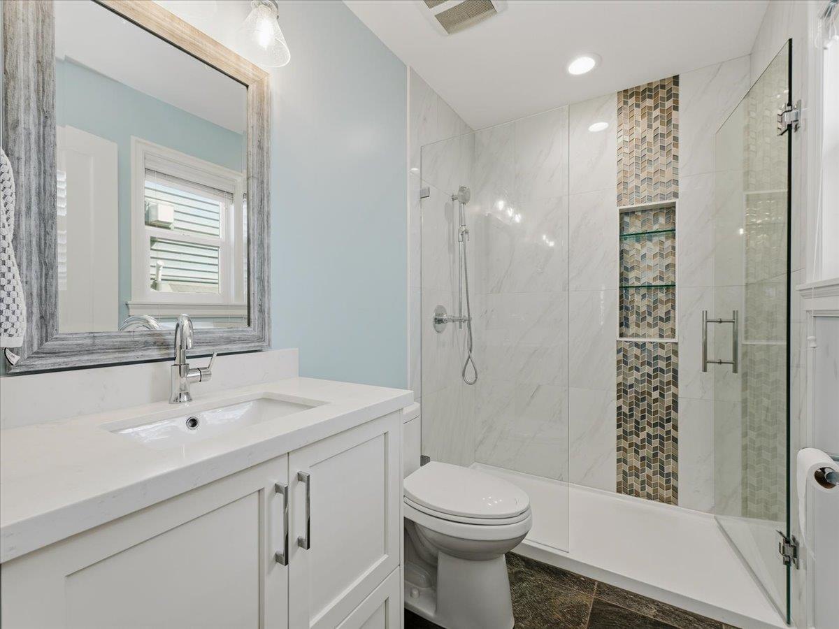 1087 Finlay Street Property Photo 27