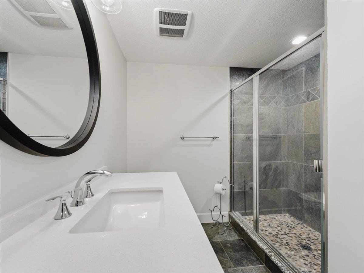 1087 Finlay Street Property Photo 29