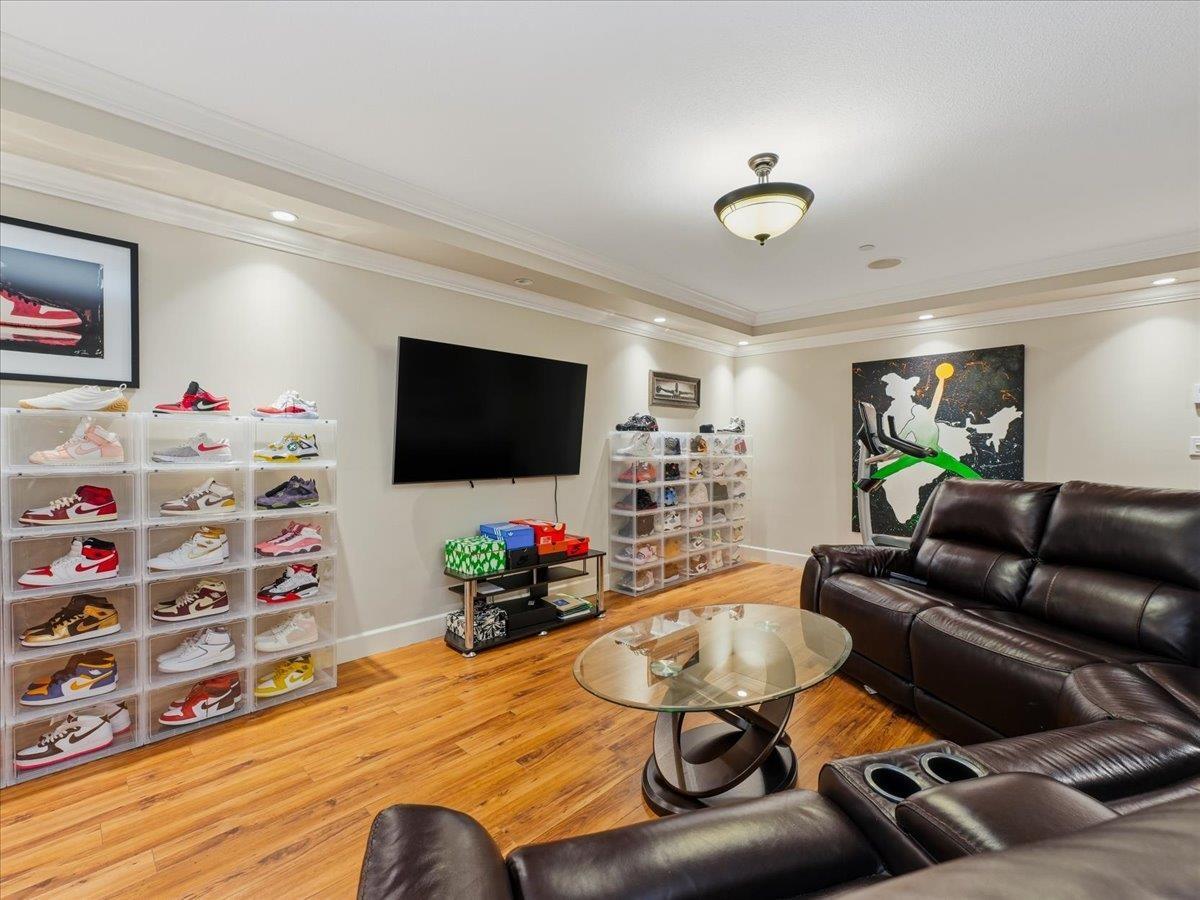 1087 Finlay Street Property Photo 33