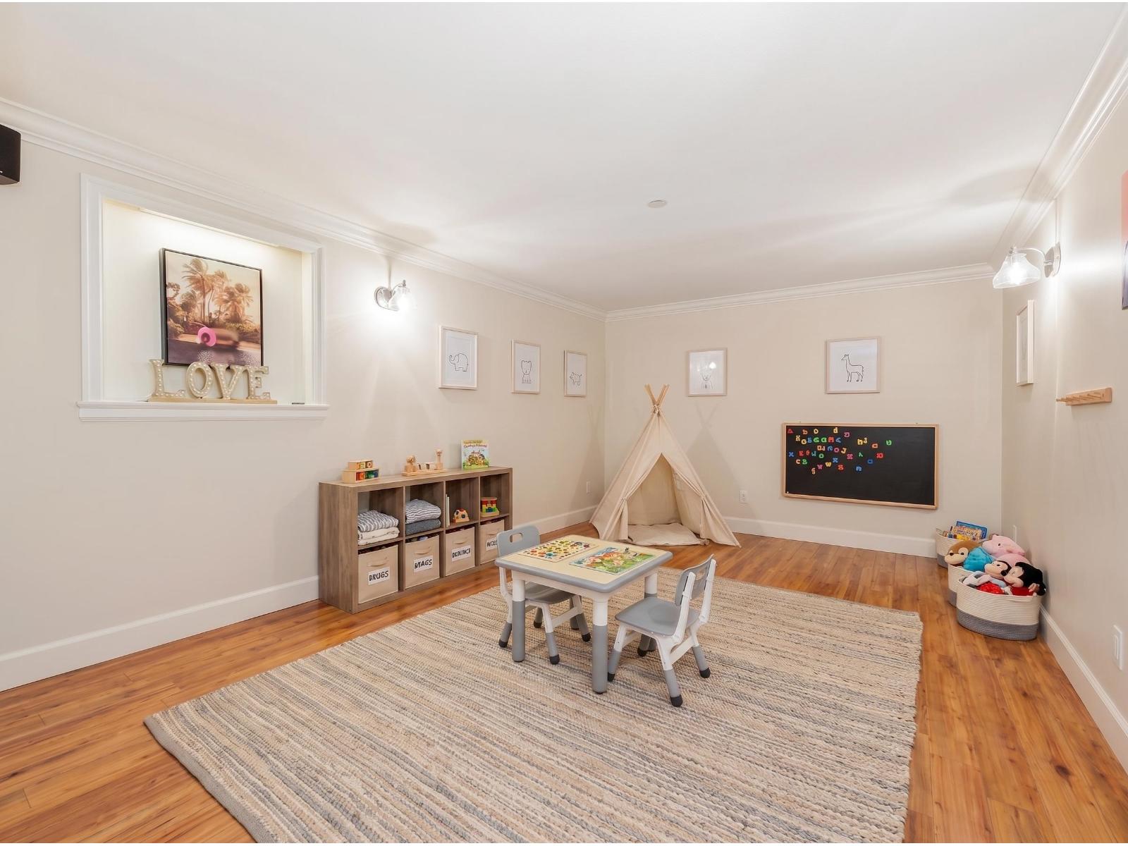 1087 Finlay Street Property Photo 35
