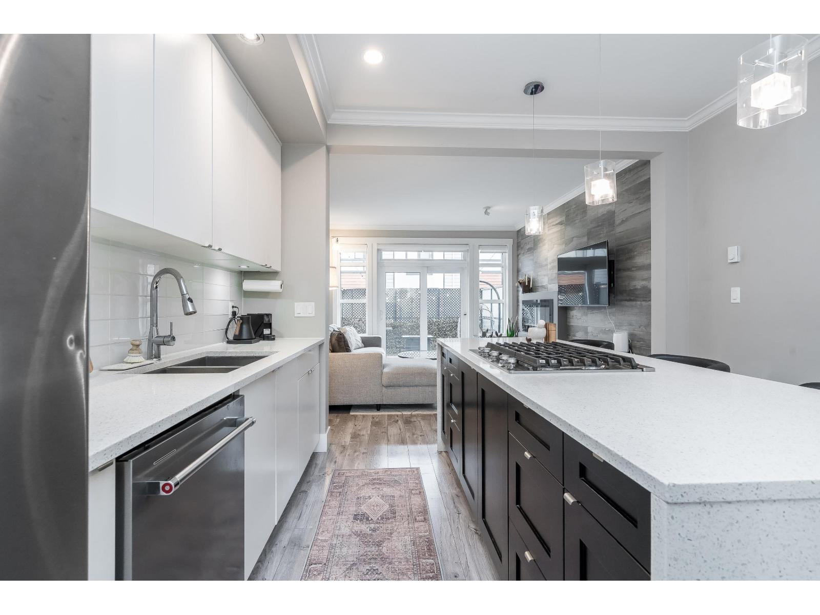 11 16488 64 Avenue Property Photo 2