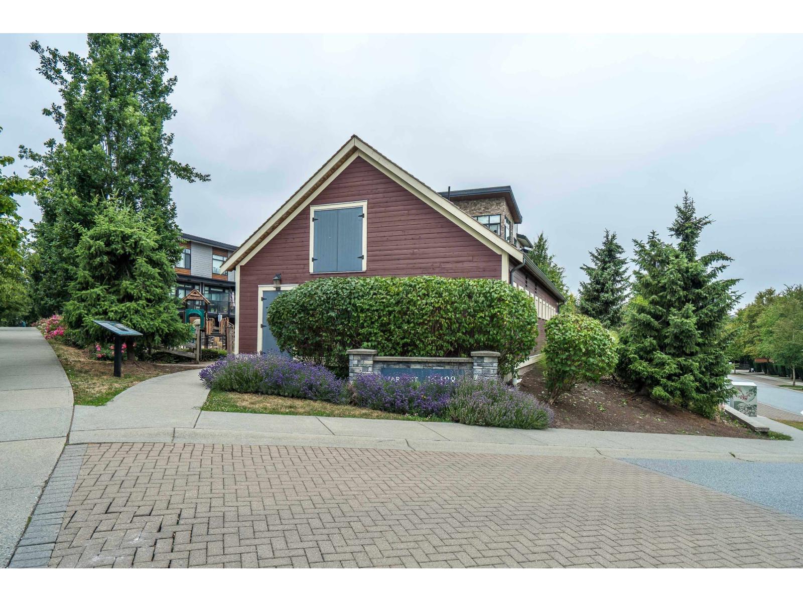11 16488 64 Avenue Property Photo 16