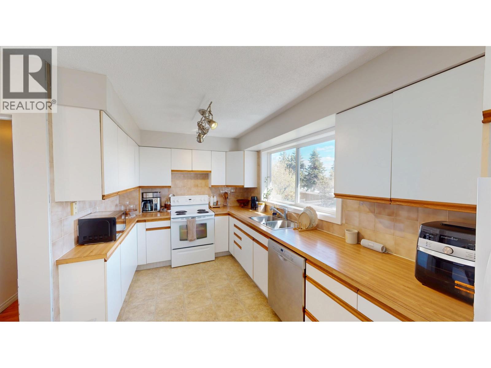 10515 104 Avenue Property Photo 10