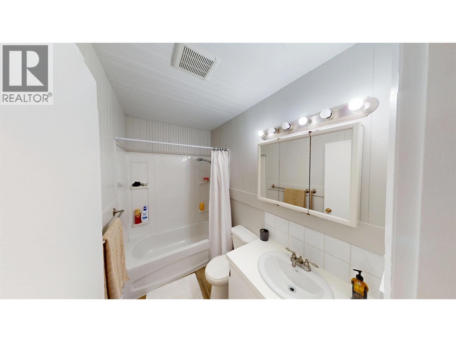 10515 104 Avenue Property Photo 16
