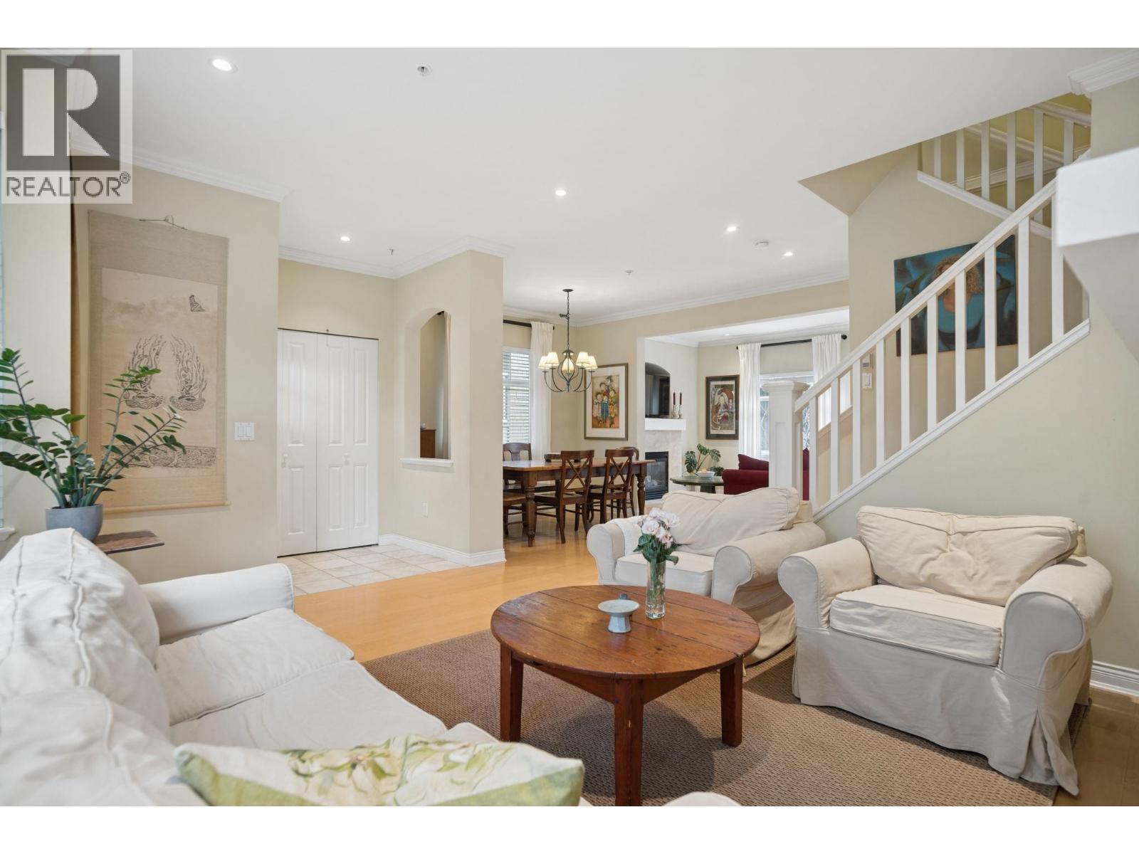 5380 Larch Street Property Photo 5