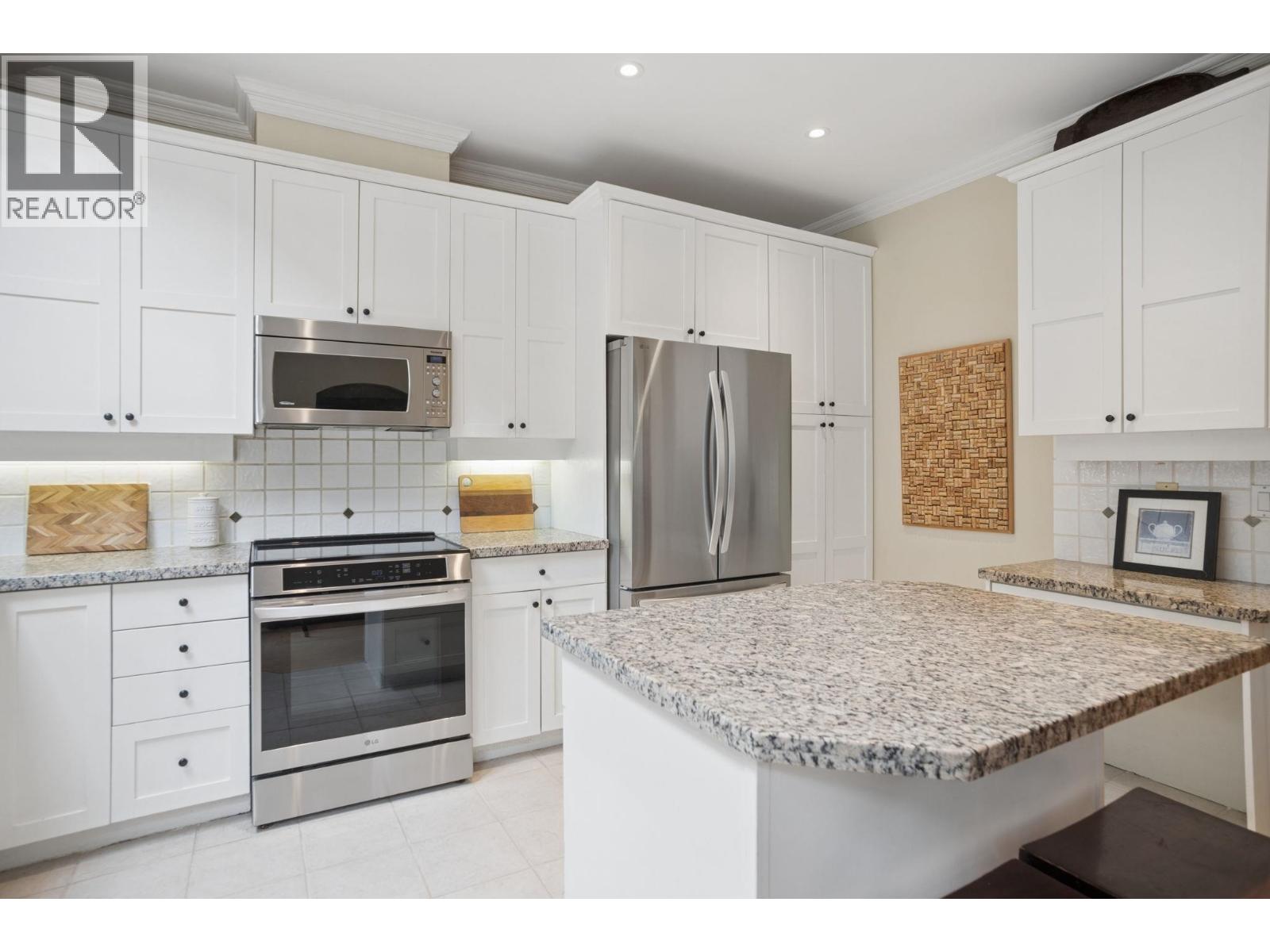5380 Larch Street Property Photo 16