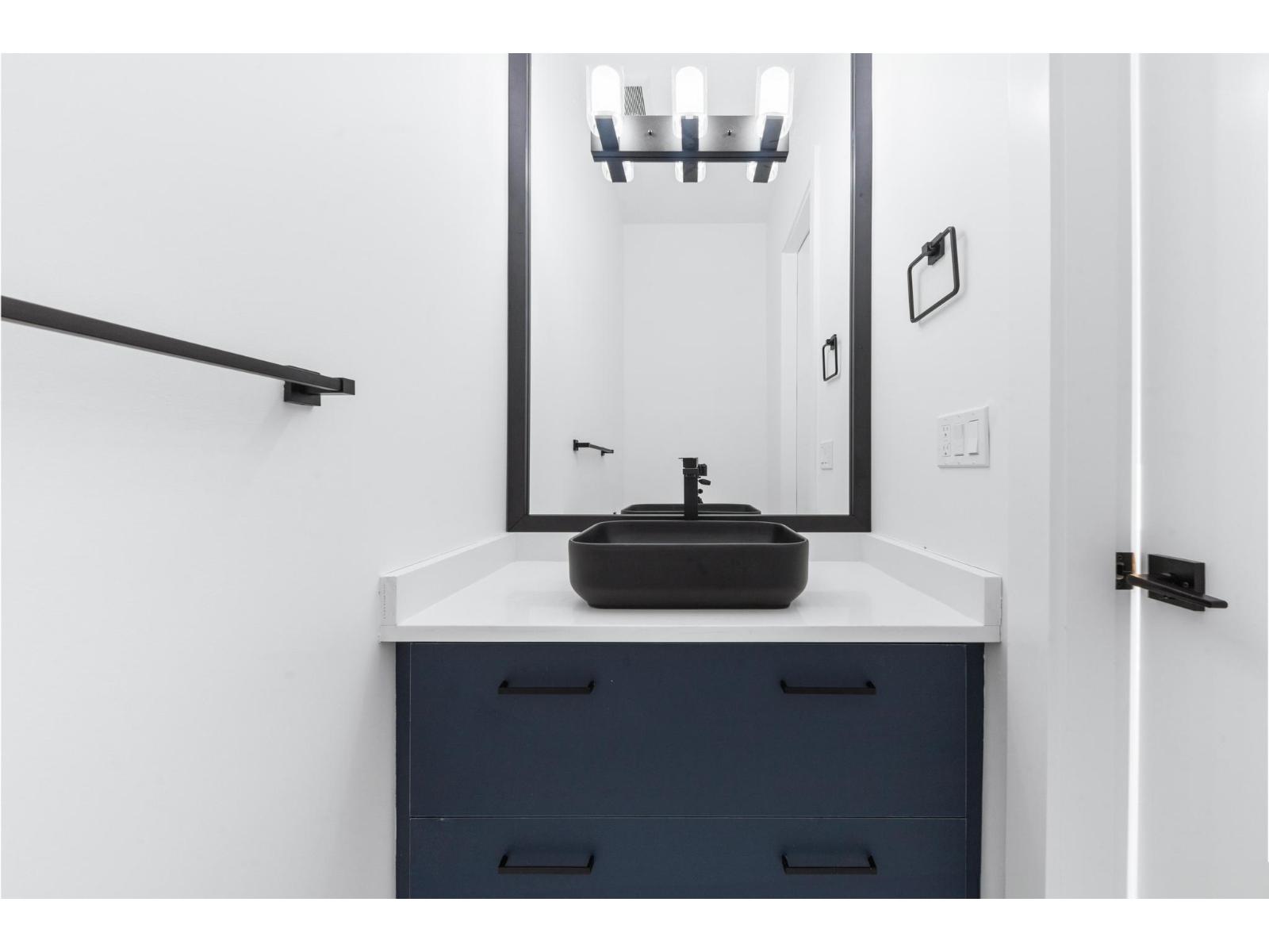 6221 148 Street Property Photo 2