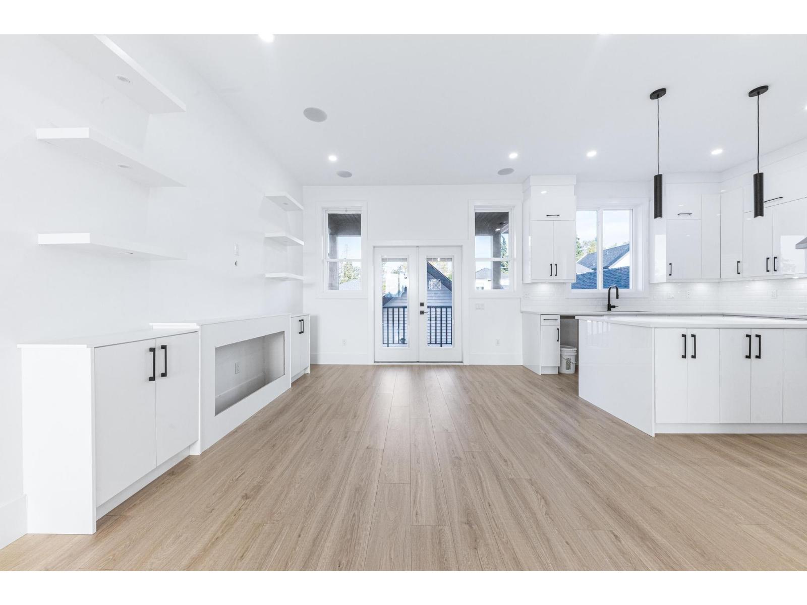 6221 148 Street Property Photo 4