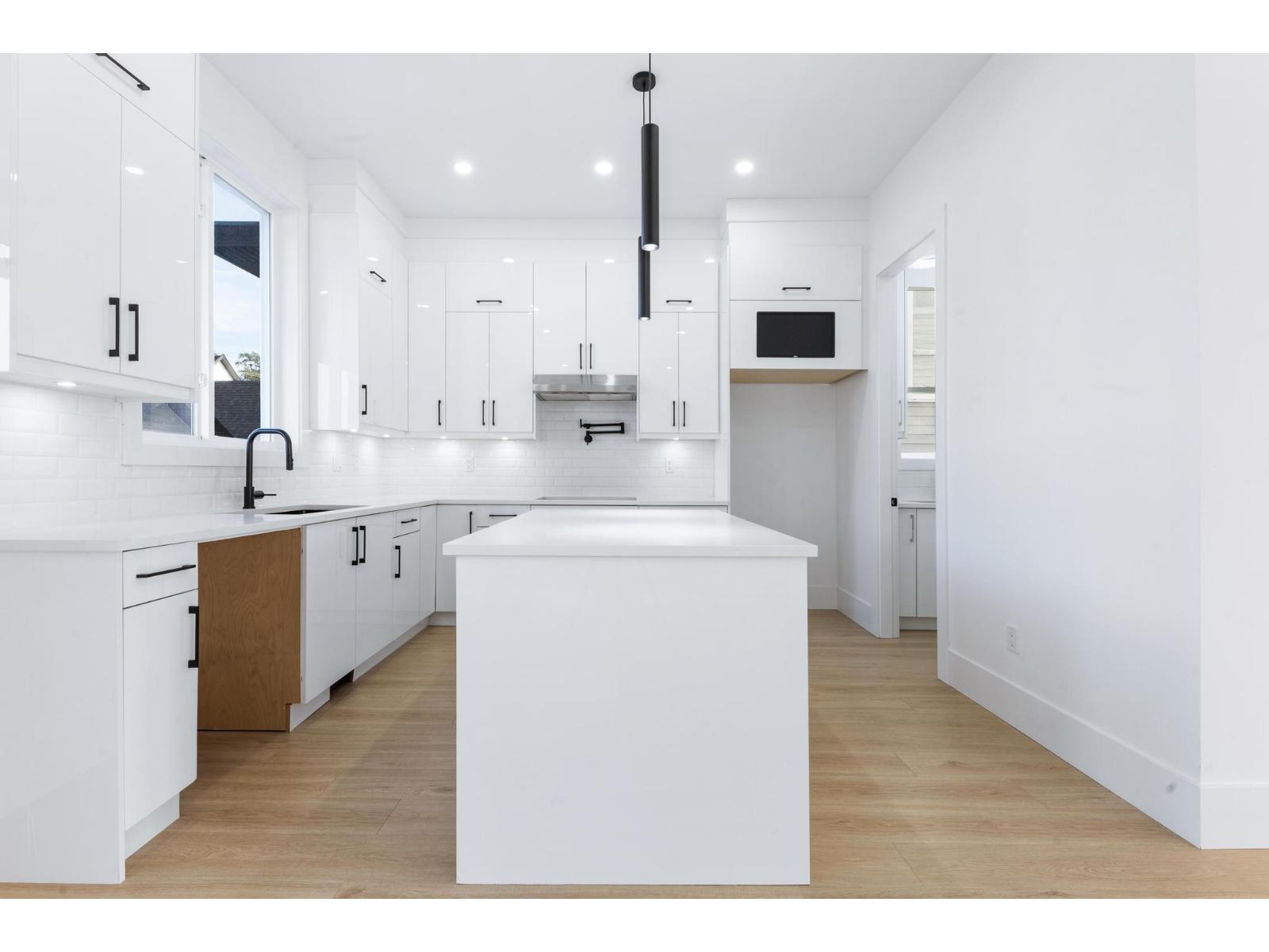 6221 148 Street Property Photo 5