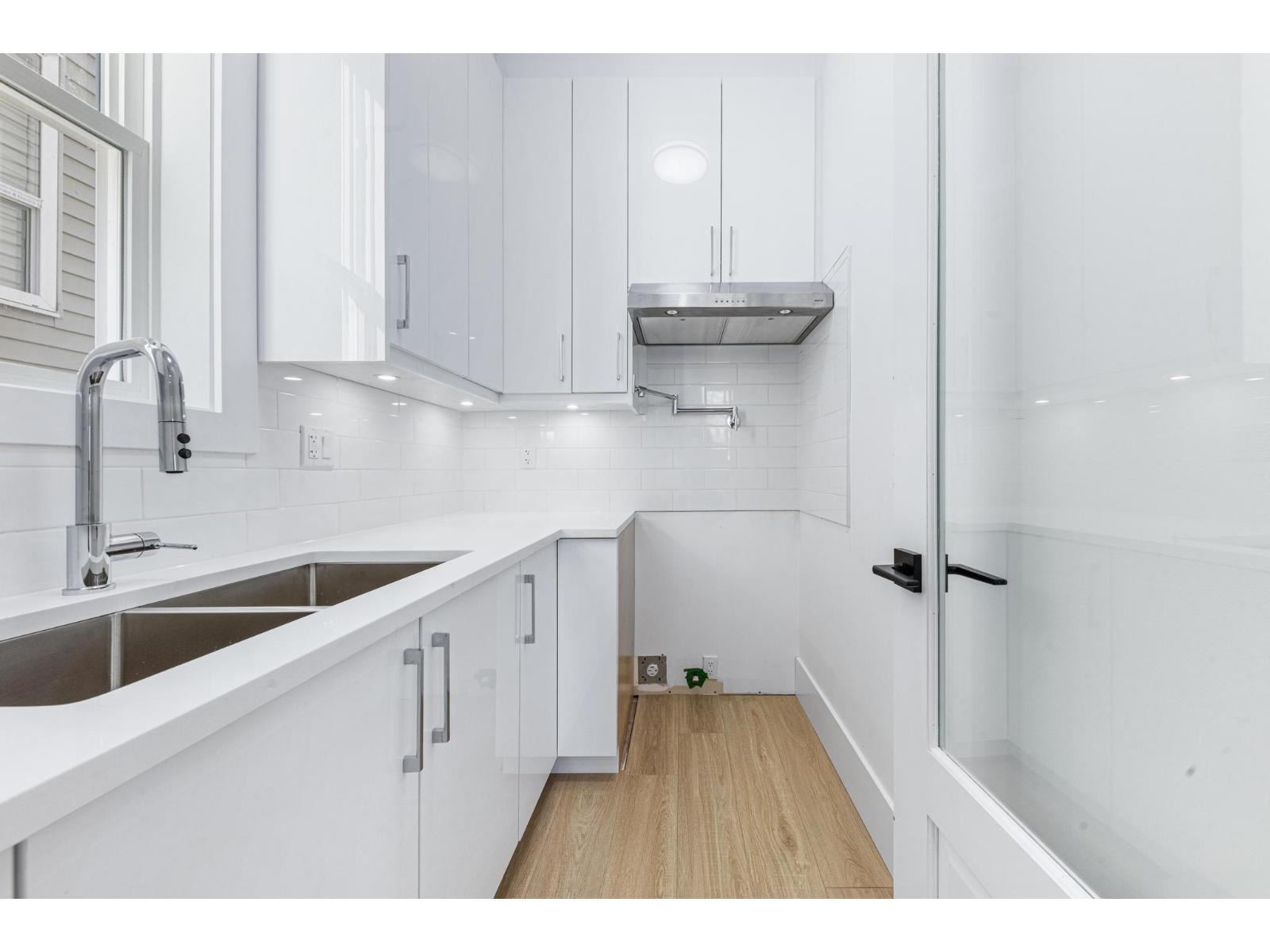 6221 148 Street Property Photo 7