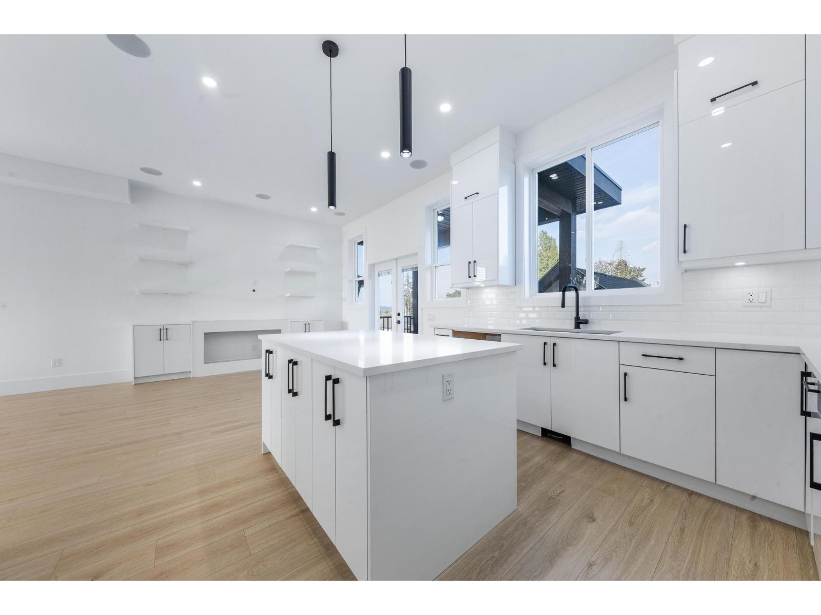 6221 148 Street Property Photo 8