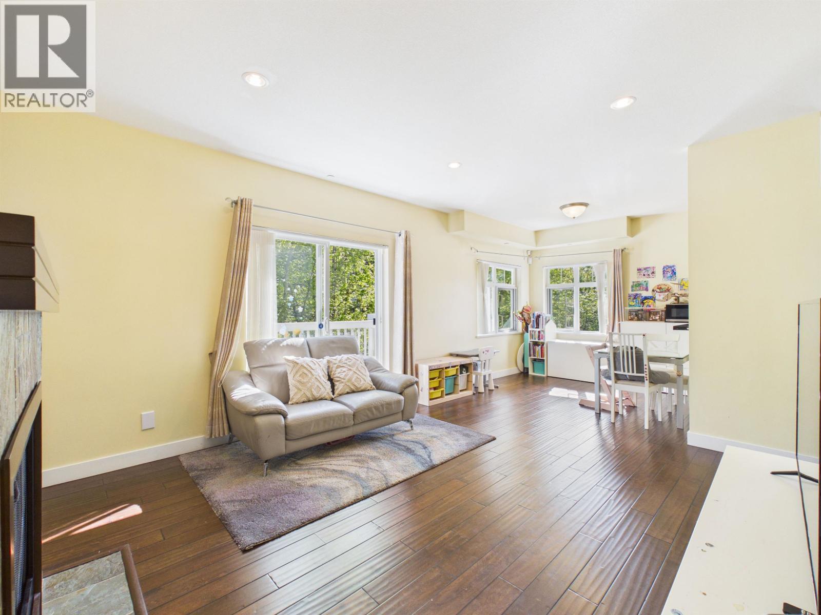141 7388 Macpherson Avenue Property Photo 1