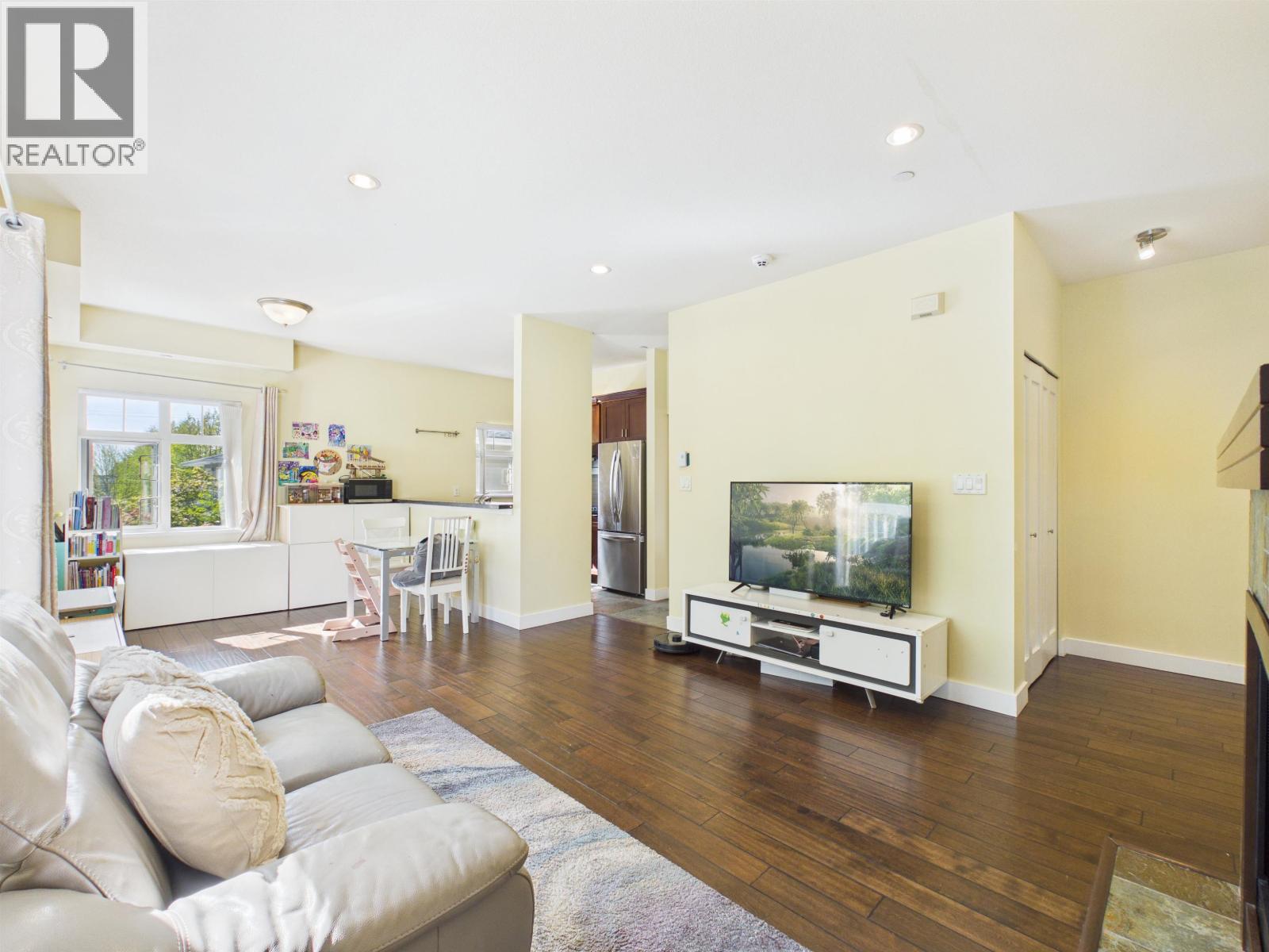 141 7388 Macpherson Avenue Property Photo 2