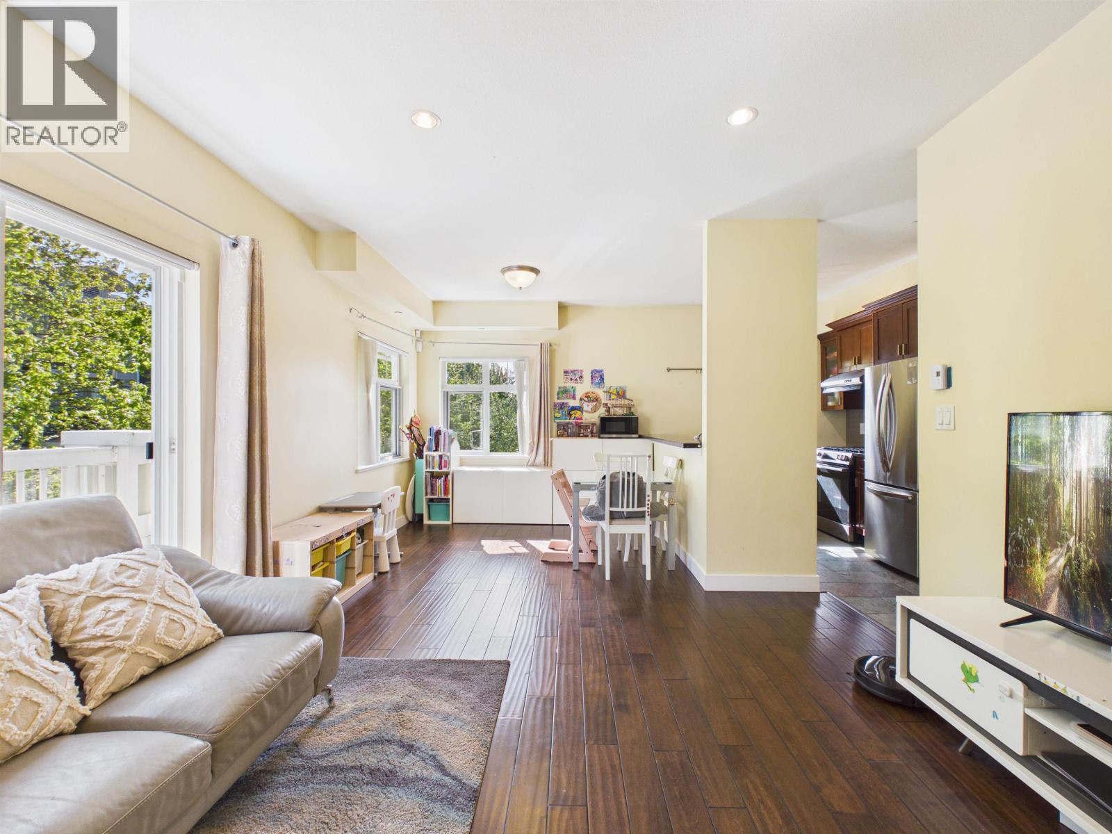 141 7388 Macpherson Avenue Property Photo 3