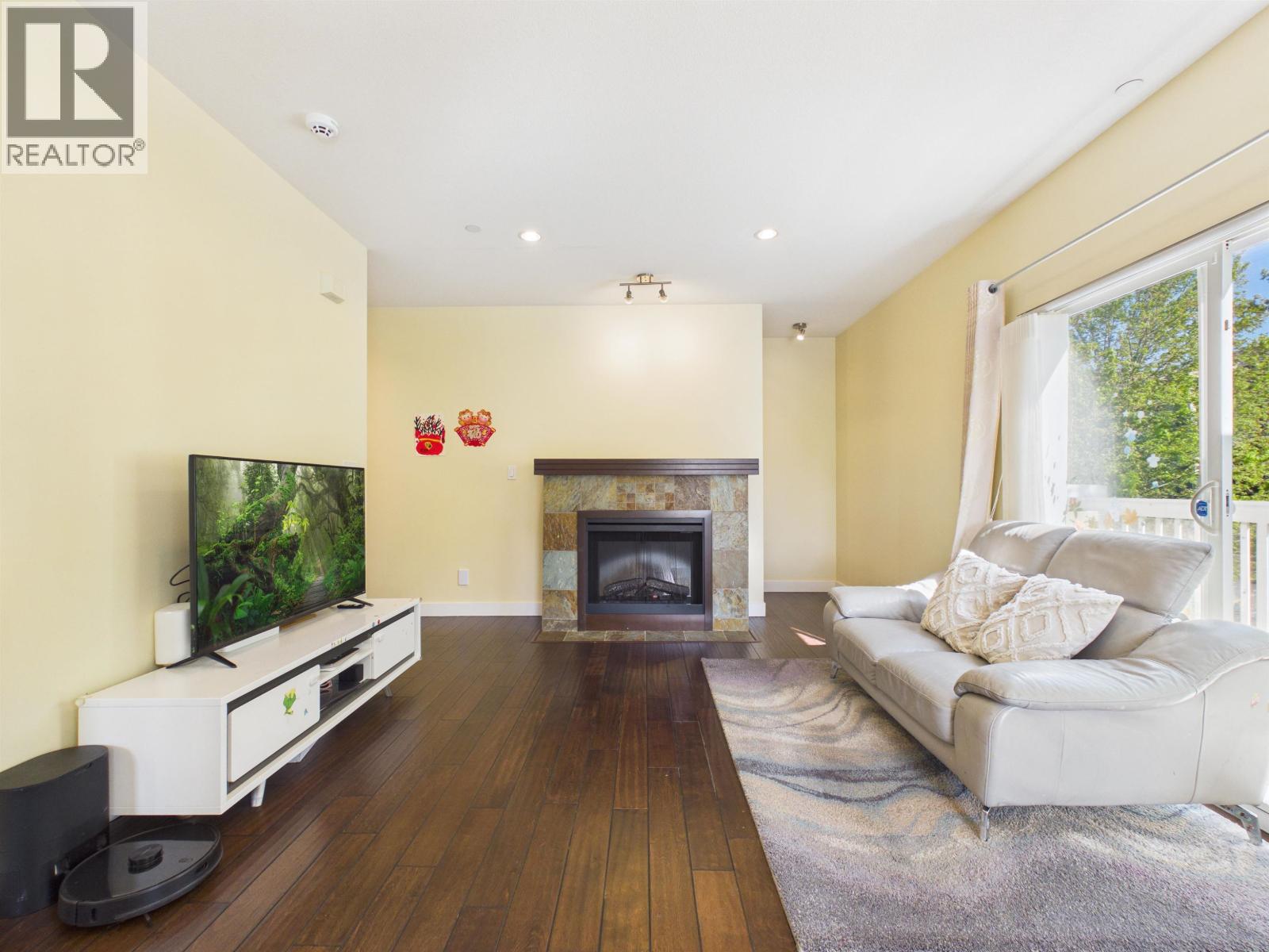 141 7388 Macpherson Avenue Property Photo 5