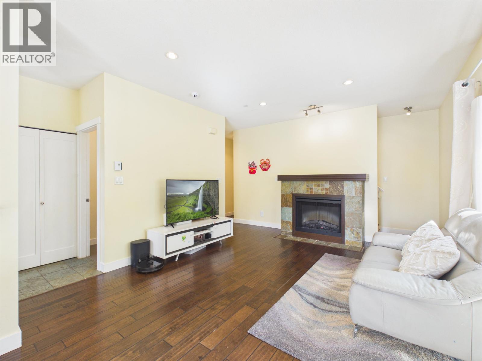 141 7388 Macpherson Avenue Property Photo 6