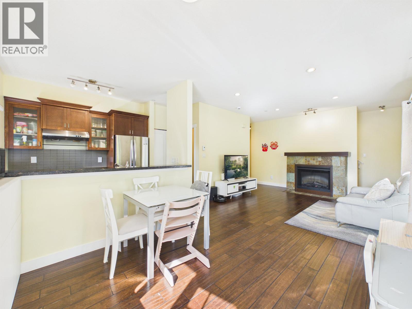 141 7388 Macpherson Avenue Property Photo 7