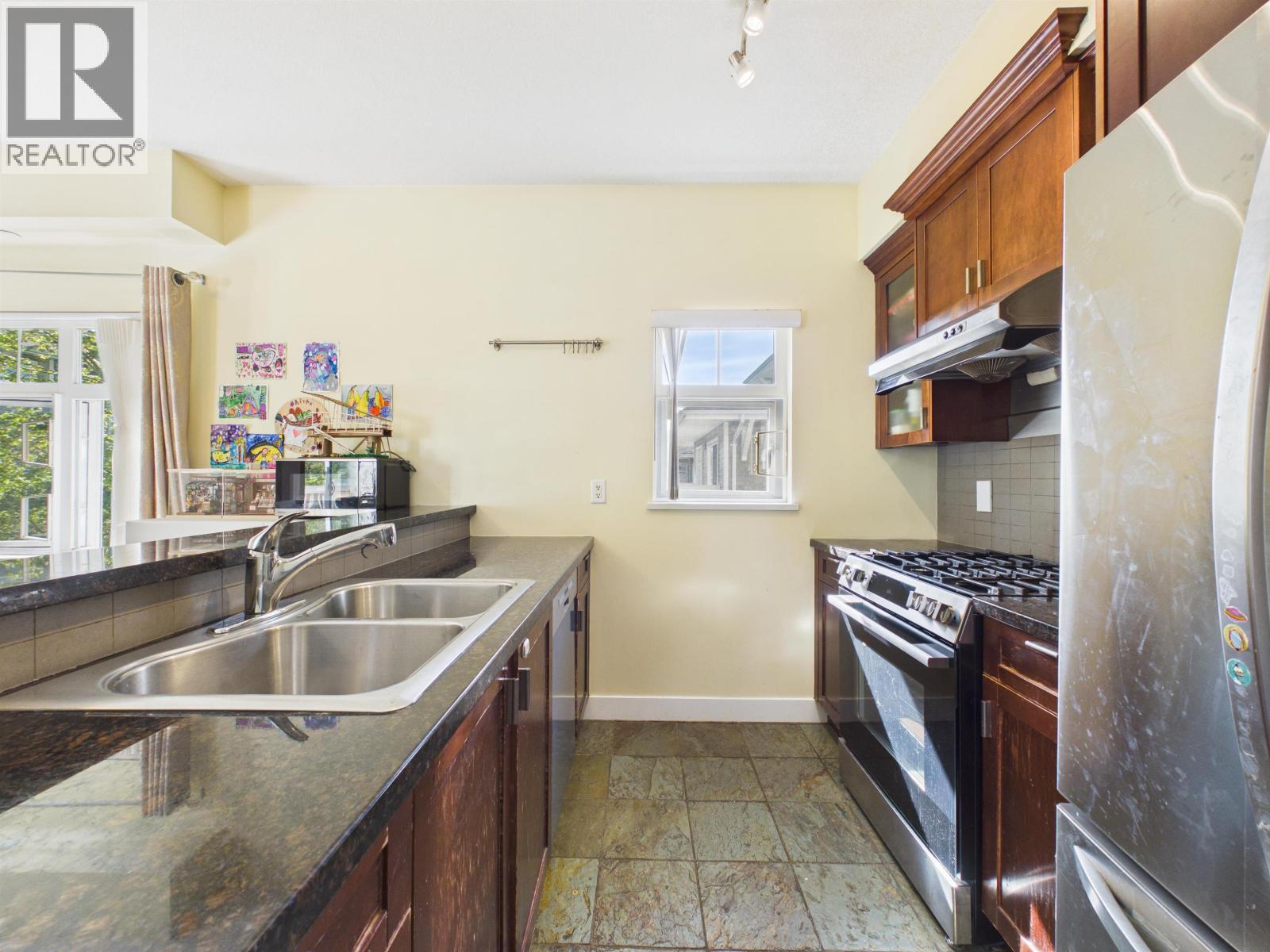 141 7388 Macpherson Avenue Property Photo 8