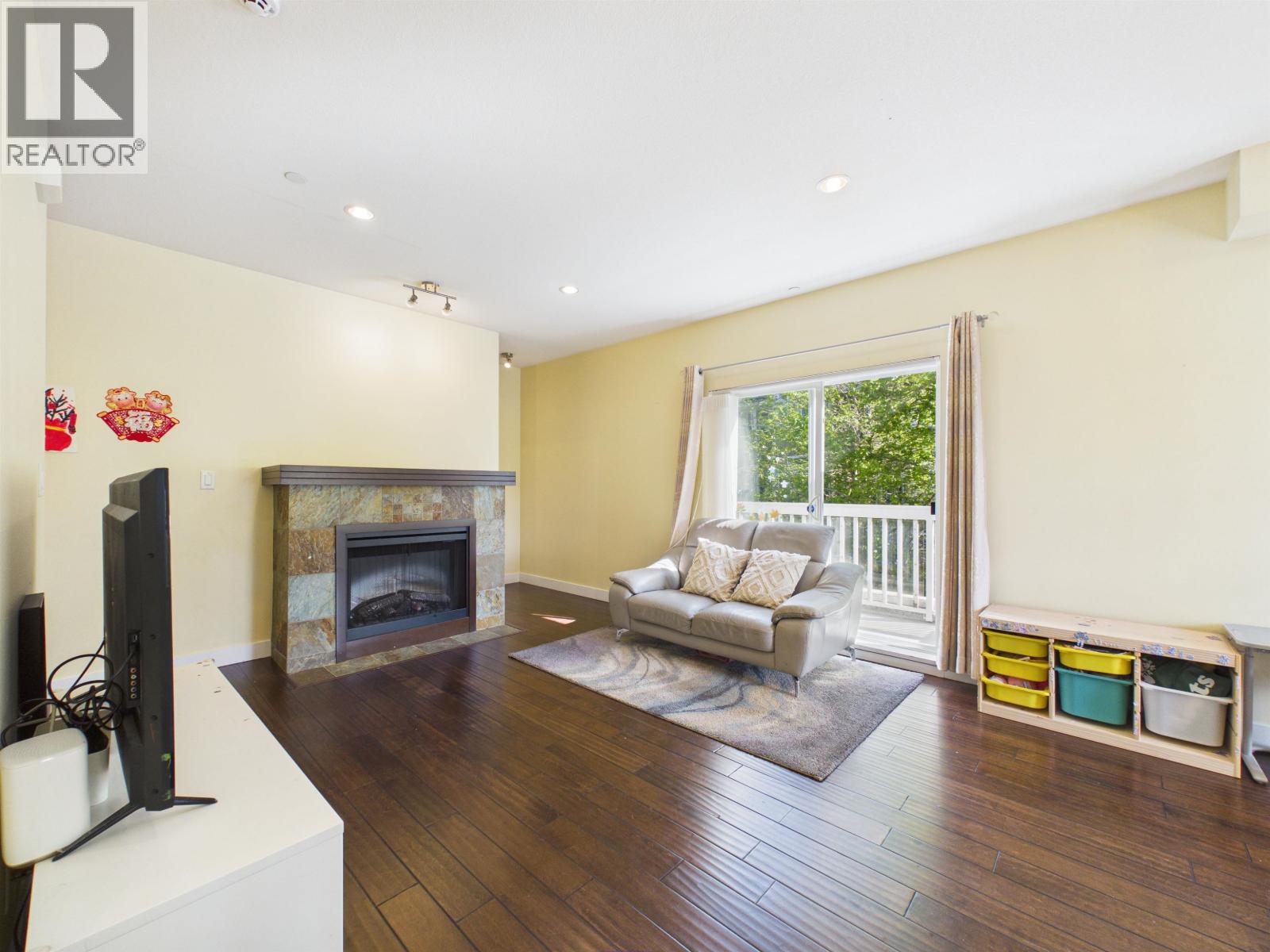 141 7388 Macpherson Avenue Property Photo 9