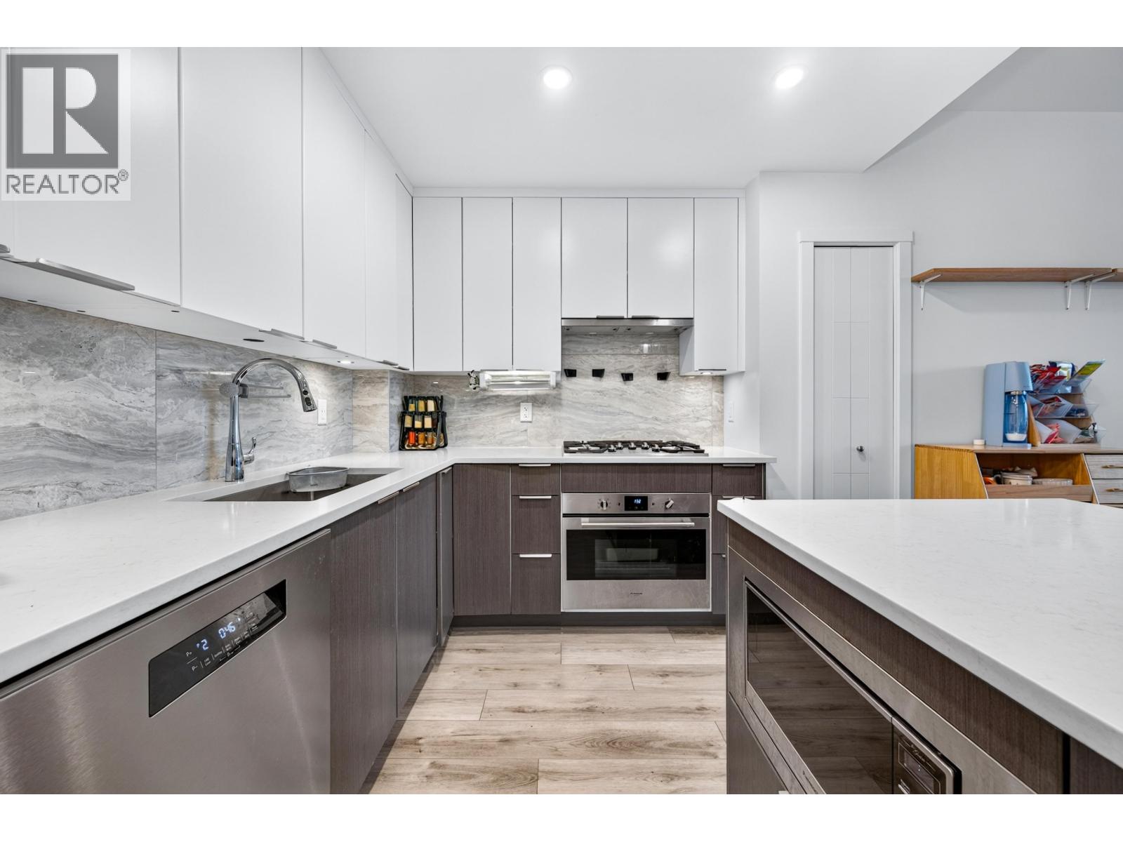 401 11639 227 Street Property Photo 4