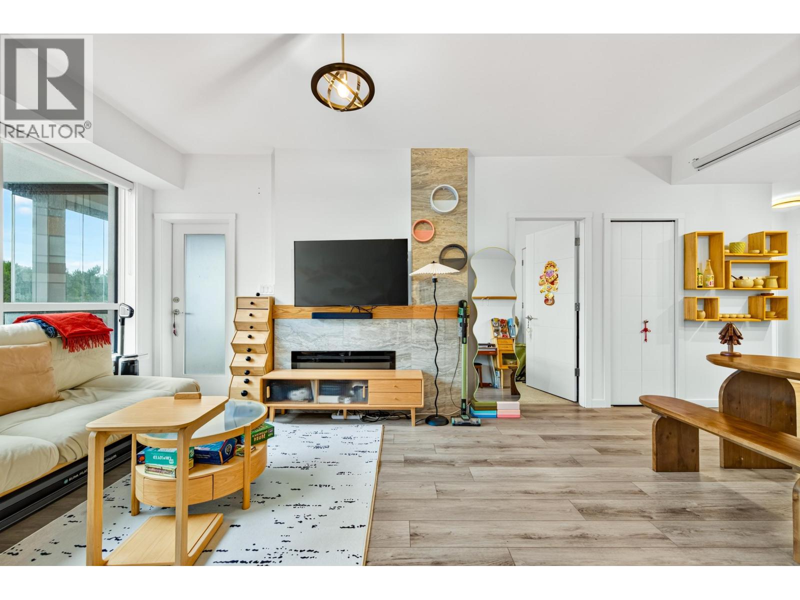 401 11639 227 Street Property Photo 11