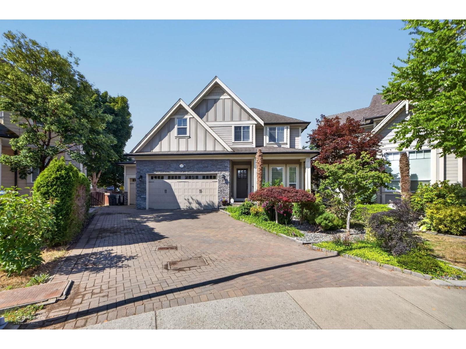 7257 198a Street Property Photo 1