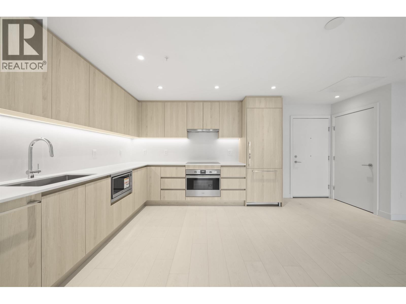 111 4928 Quebec Street Property Photo 1