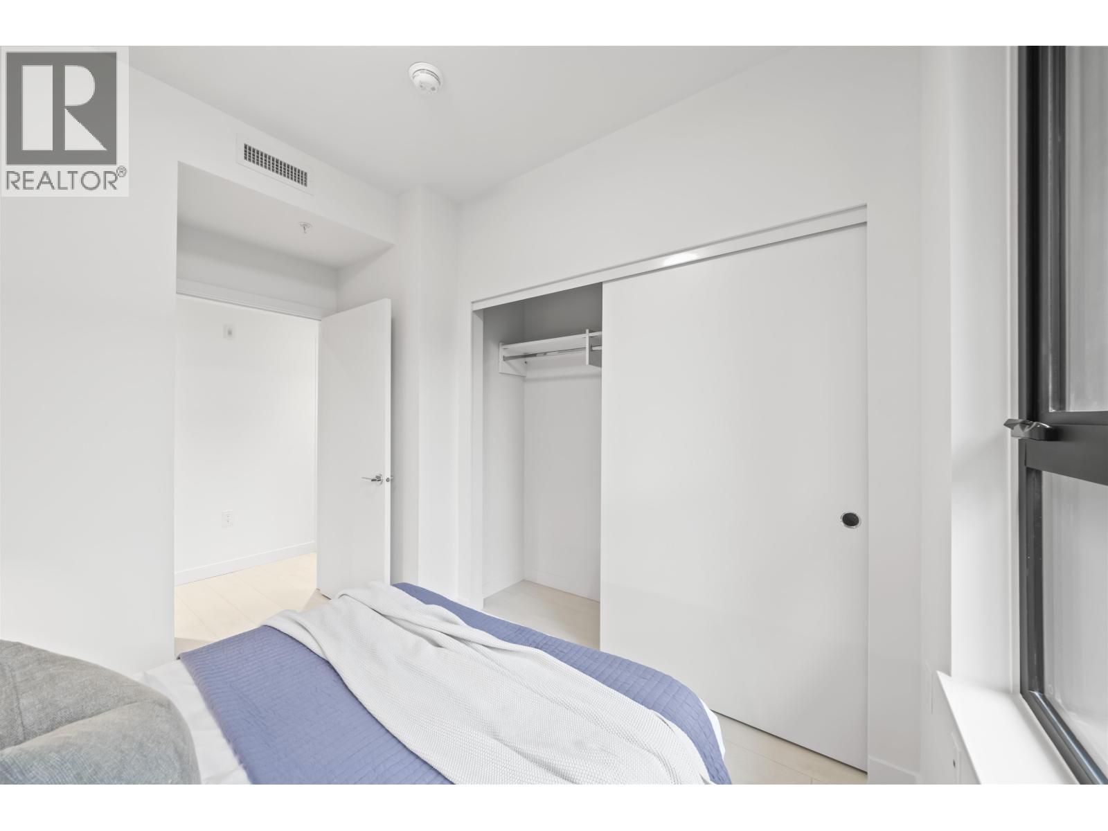 111 4928 Quebec Street Property Photo 4