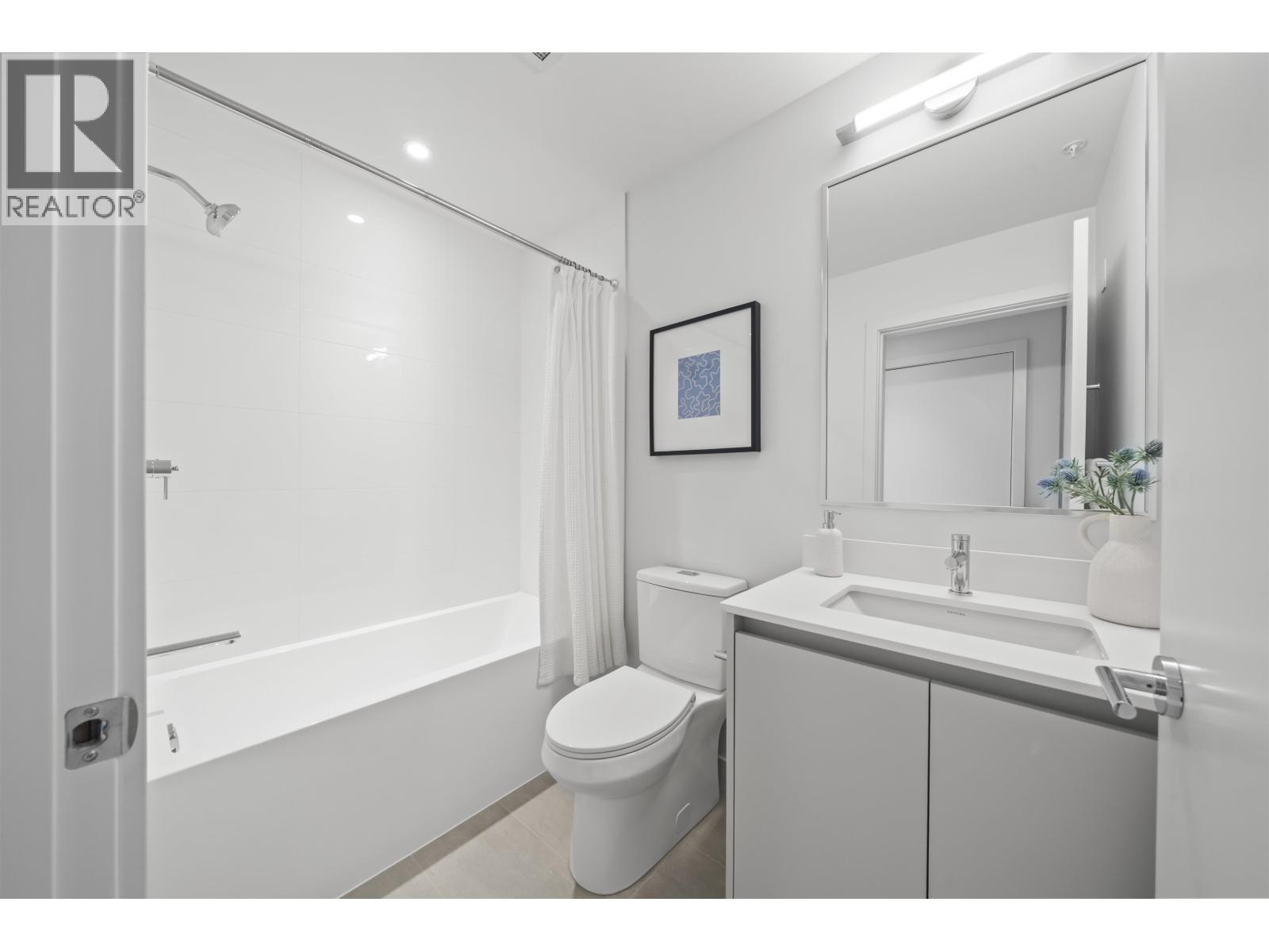 111 4928 Quebec Street Property Photo 5