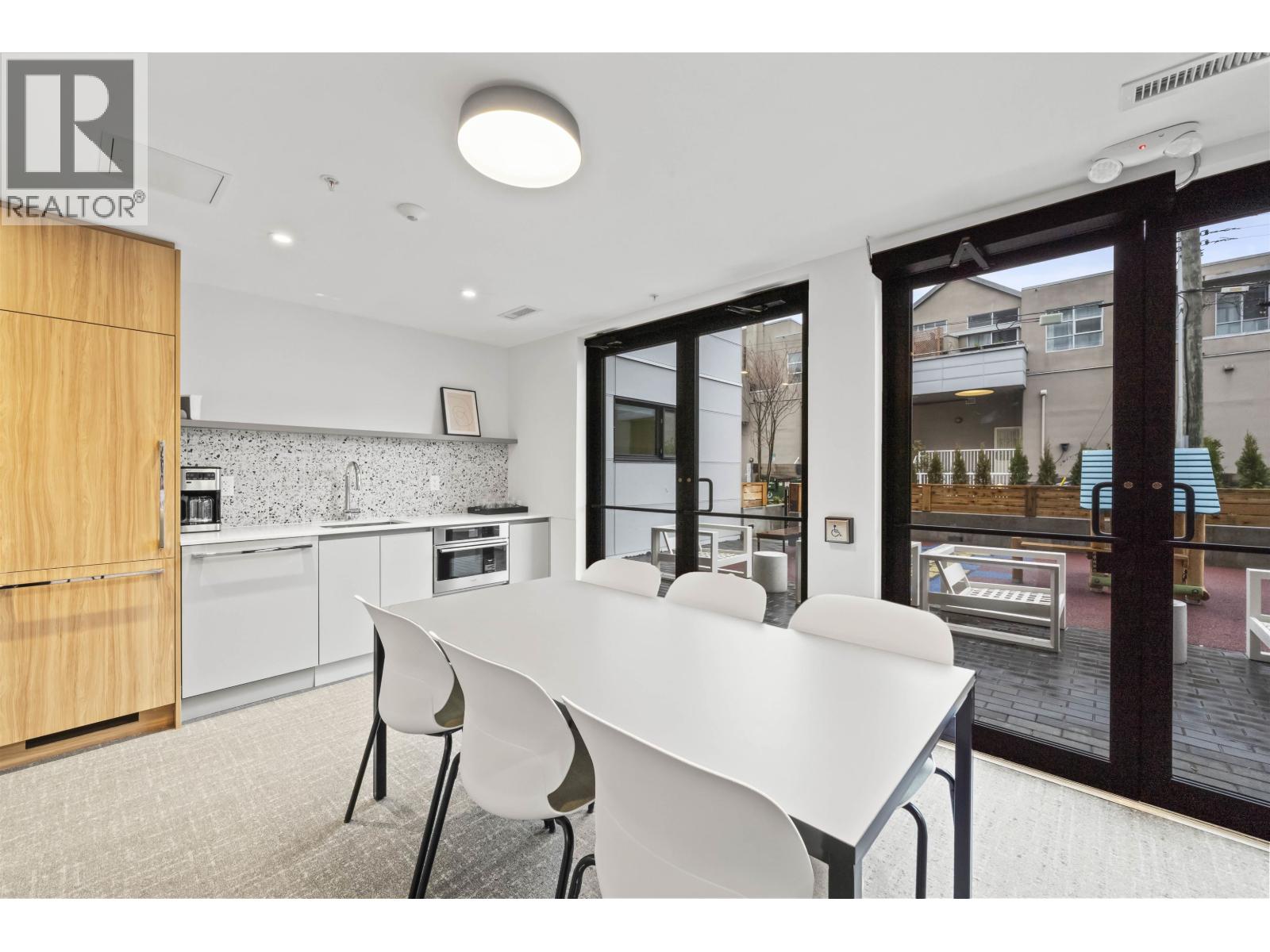 111 4928 Quebec Street Property Photo 8