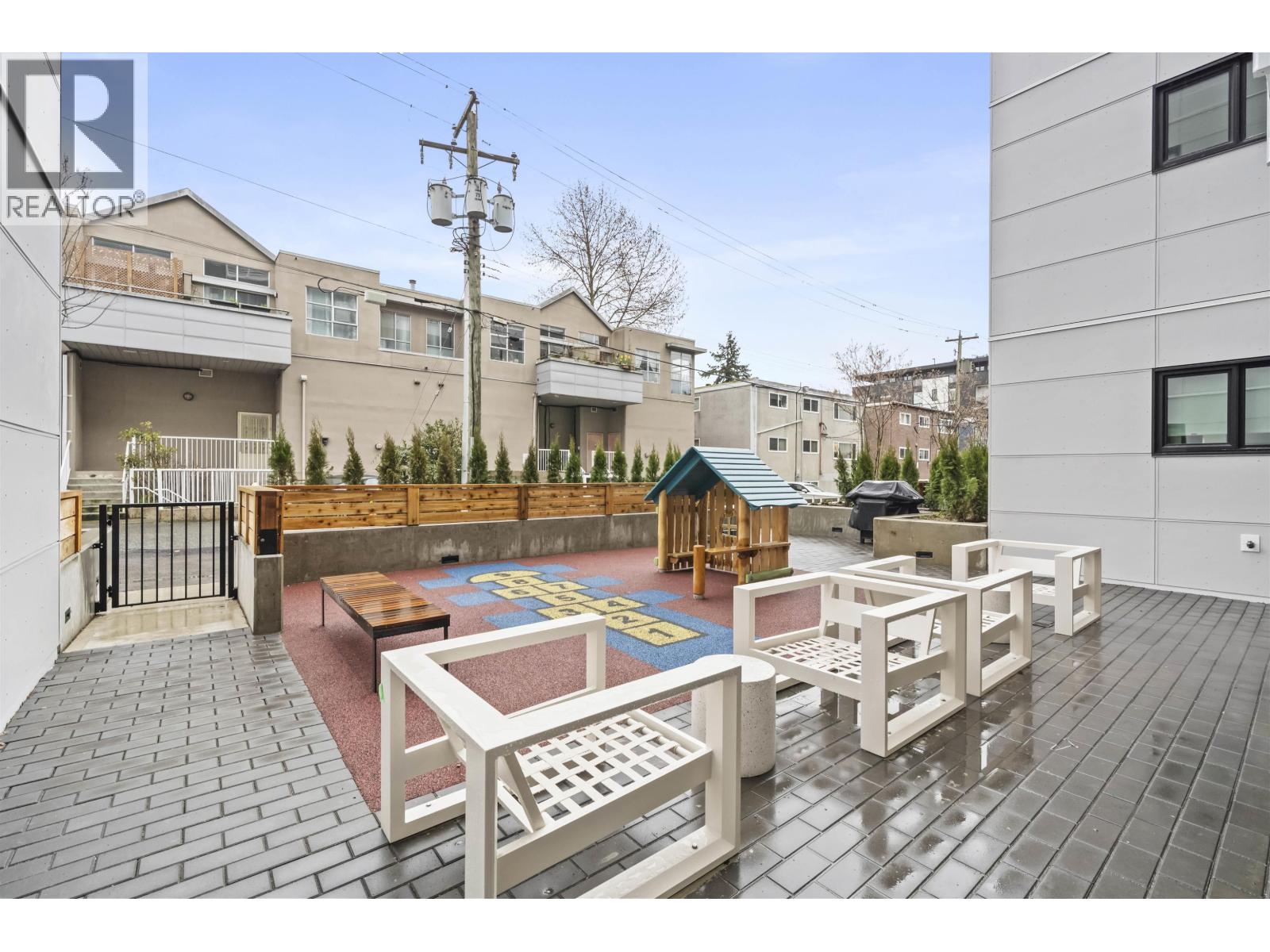 111 4928 Quebec Street Property Photo 9