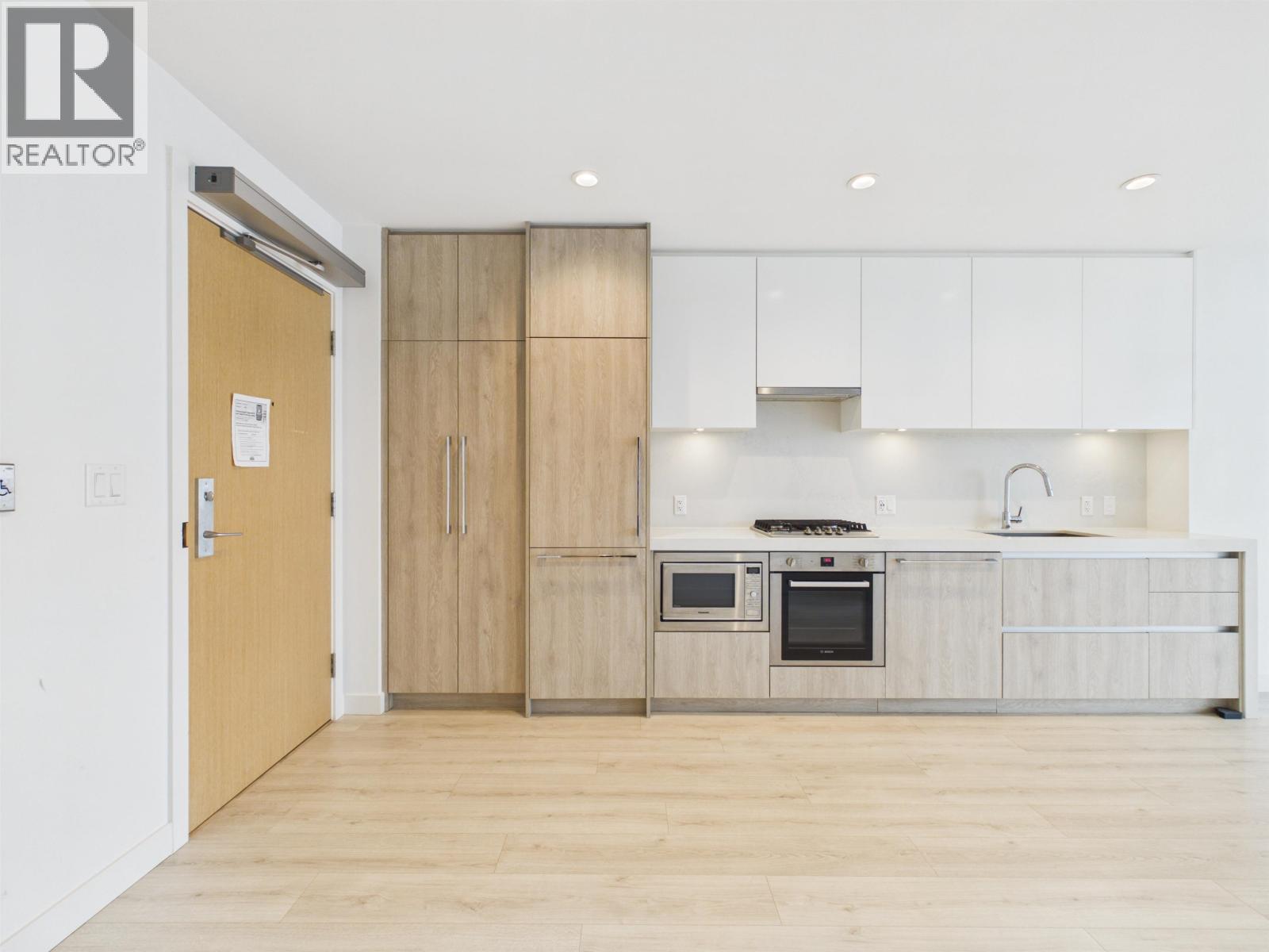 1605 6080 Mckay Avenue Property Photo 5