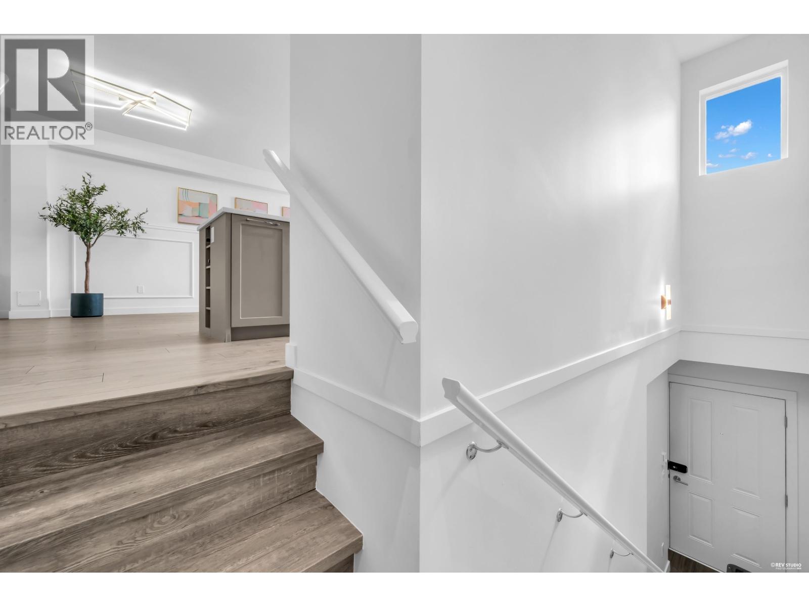 163 3565 Baycrest Avenue Property Photo 16